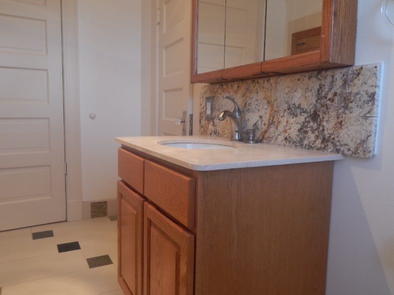 Building Photo - 2328 Hoyt Ave