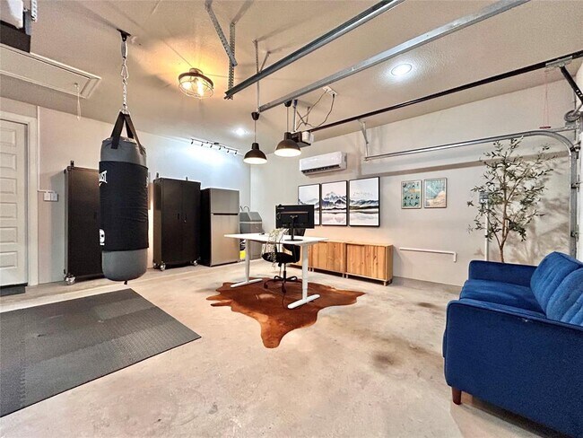 Building Photo - 7001 Etna Way