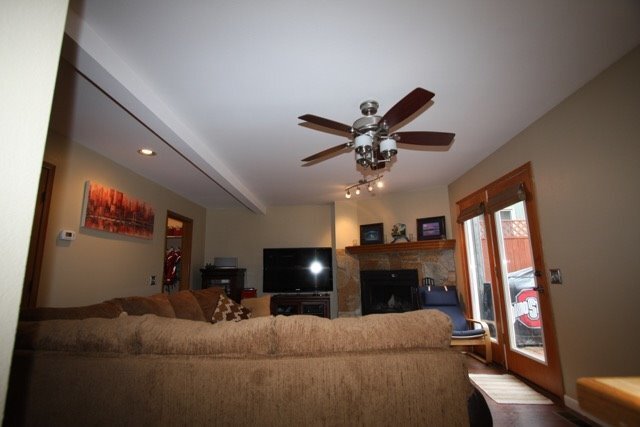 Building Photo - 3 Bedroom Home in South Anchorage w/ Fenced Yard!