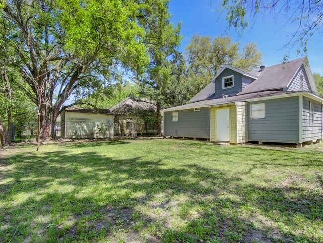 Building Photo - 313 N Beauregard St