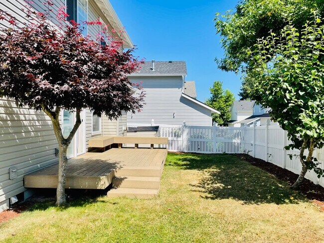 Building Photo - 3 Bedroom DuPont Home for Rent