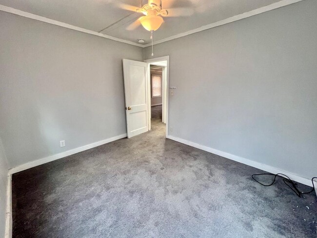 Building Photo - 1211 Dickson Ave