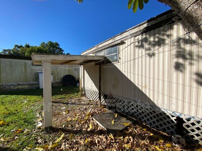 Building Photo - 4900 Tice St