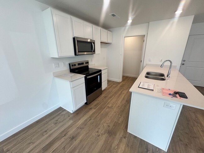 Building Photo - Brand New Long Valley Town home!!