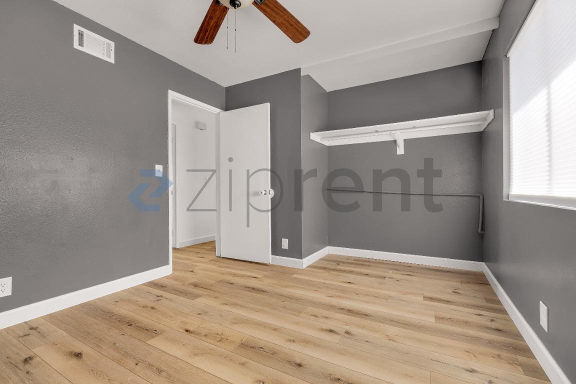 Building Photo - Unit