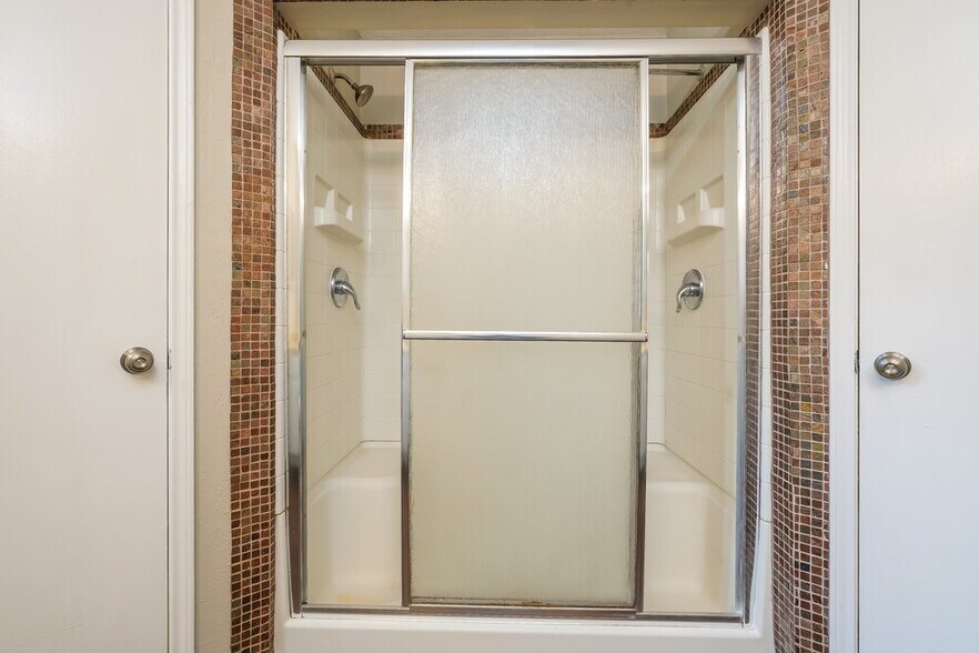 Building Photo - 6419 Twin Spruce Ct