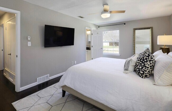 Building Photo - 10282 Vinemont St