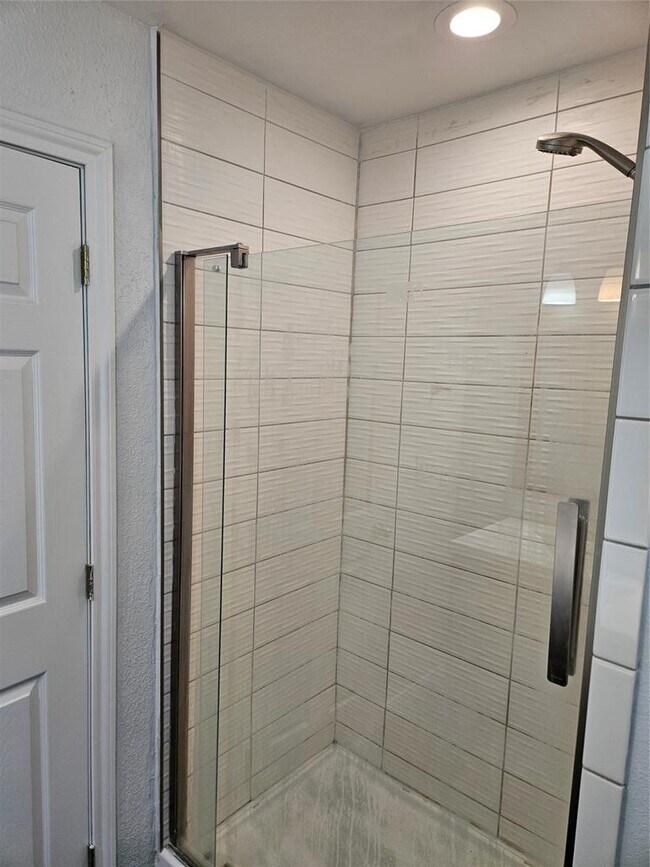 Building Photo - 5911 Lago Vista Way