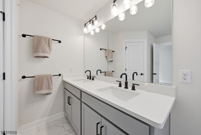 Building Photo - 12 Marigold Ct