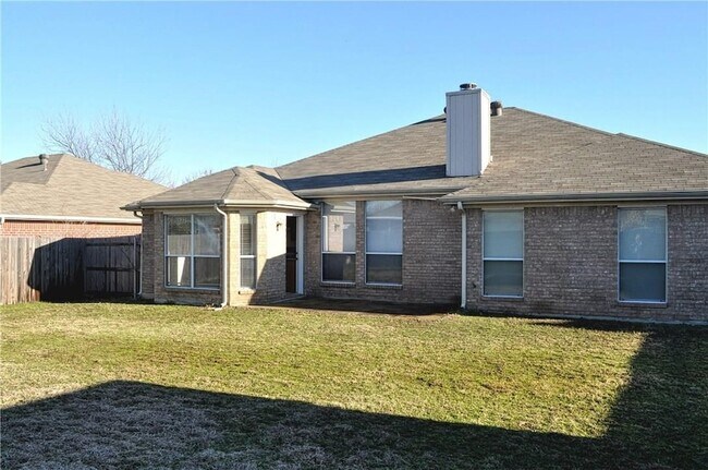 Building Photo - 1611 Windcastle Dr