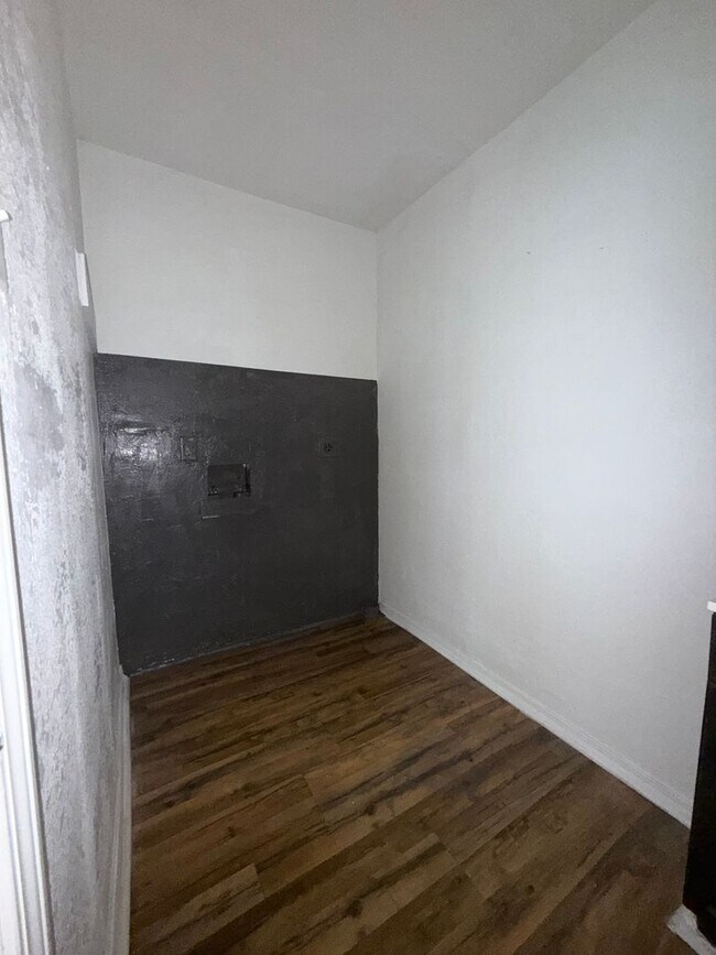 Building Photo - Passariello Management