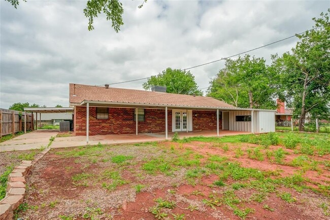 Building Photo - 324 NE 60th St