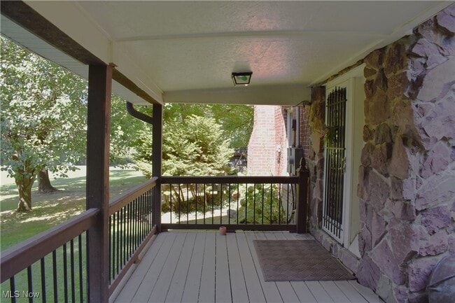 Building Photo - 2071 Dewey Rd