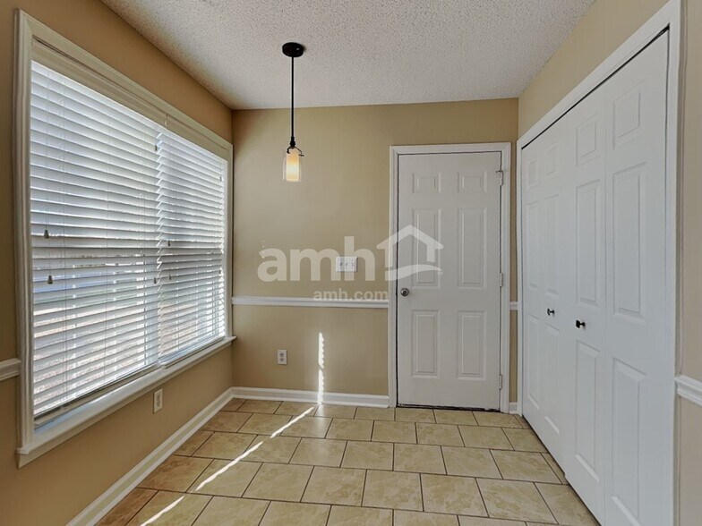 Building Photo - 4013 Wellingham Ln