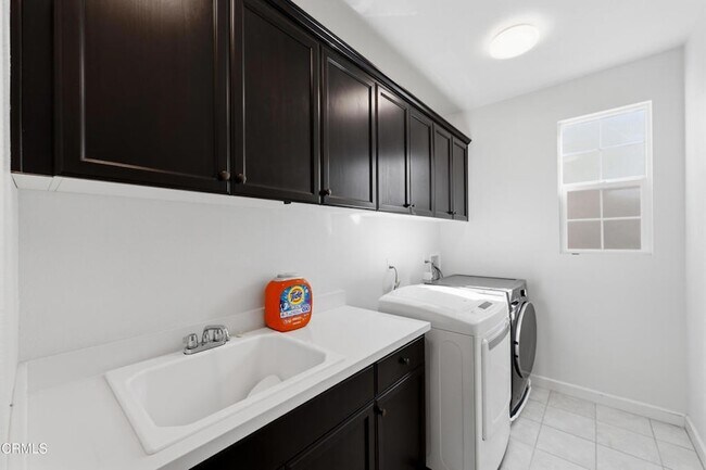 Building Photo - 2406 Nicklaus St