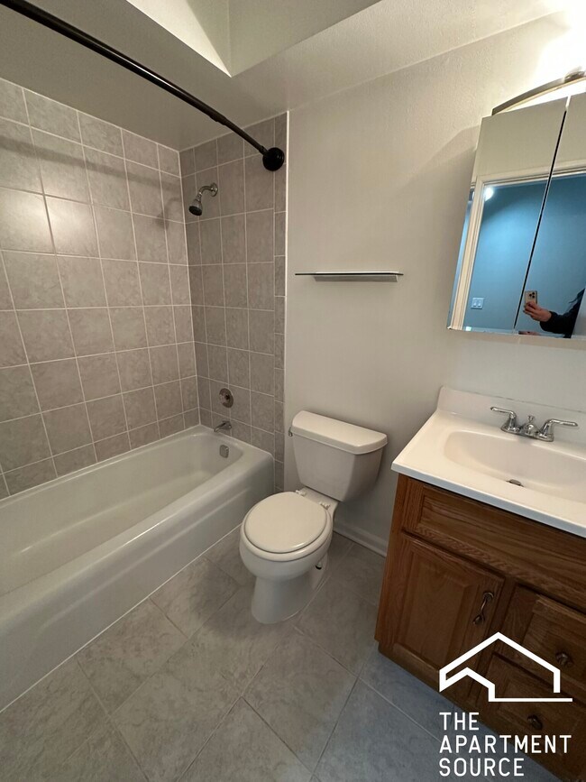 Building Photo - 696 Elm Pl