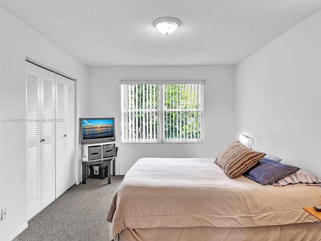 Building Photo - 326 SW 120th Ave