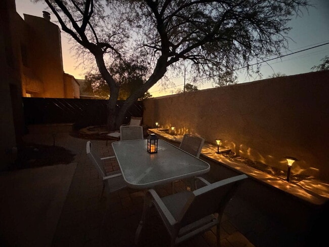 Building Photo - 2bd townhouse in Winterhaven