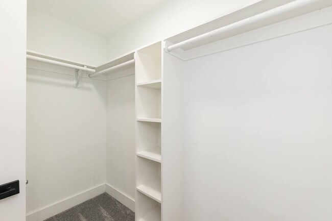 Building Photo - Three Bedroom Home!