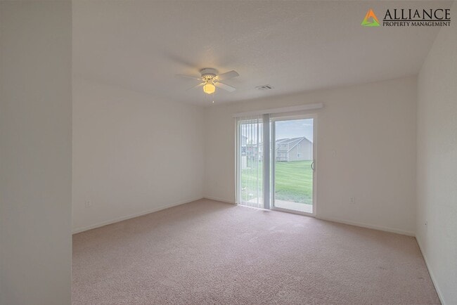 Building Photo - Town Home in West Manhattan!