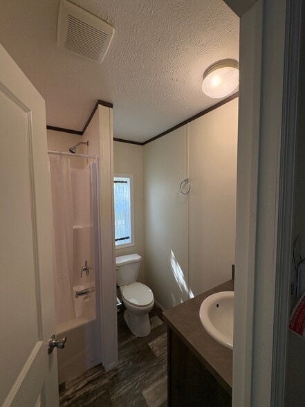 Building Photo - 16 Doe Dr