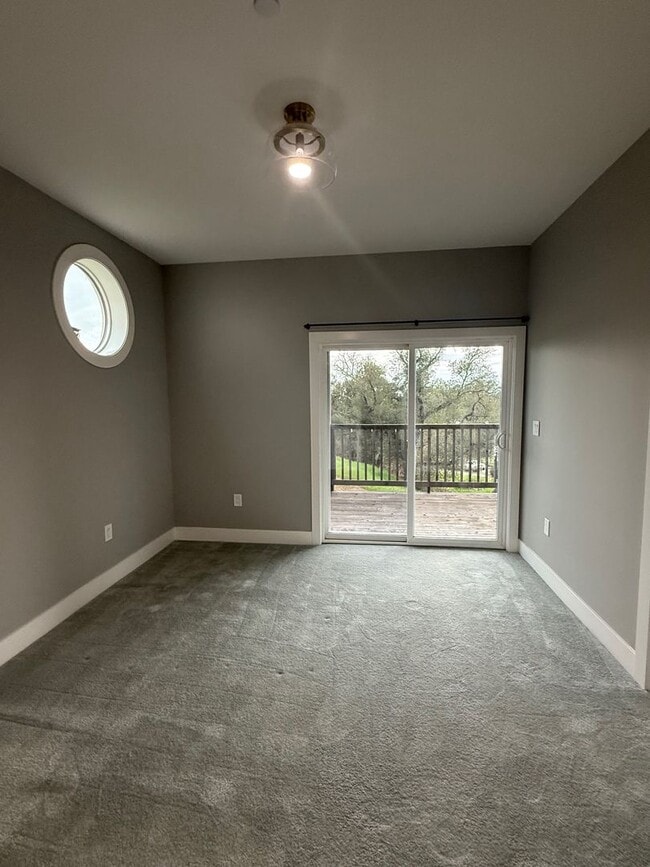 Building Photo - Newer Construction 2,500 Square Foot 3 Bedroom 2.5 Bathroom Fountaingrove House