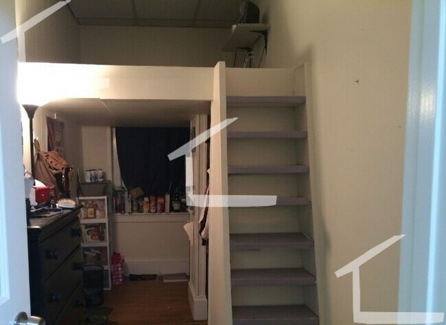 Building Photo - 3 bed1bath unit in Fenway is available in 9/1