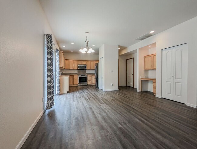 Building Photo - Beautiful updated 5bd/2.5ba home is move in ready!