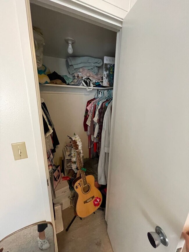 Building Photo - Spacious Ground Level 2 Bedroom 1 Bath