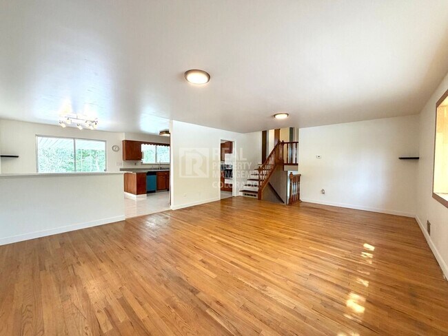 Building Photo - 511 E Panama Dr