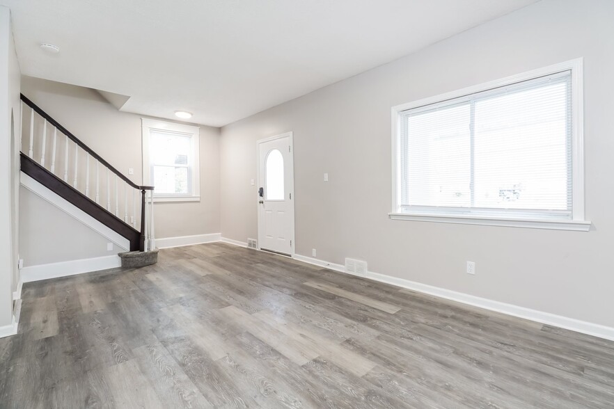 Building Photo - 1222 Main St