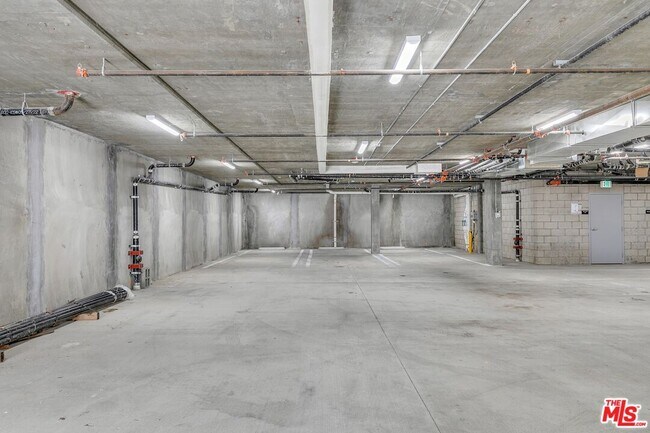 Building Photo - 1227 N Berendo St