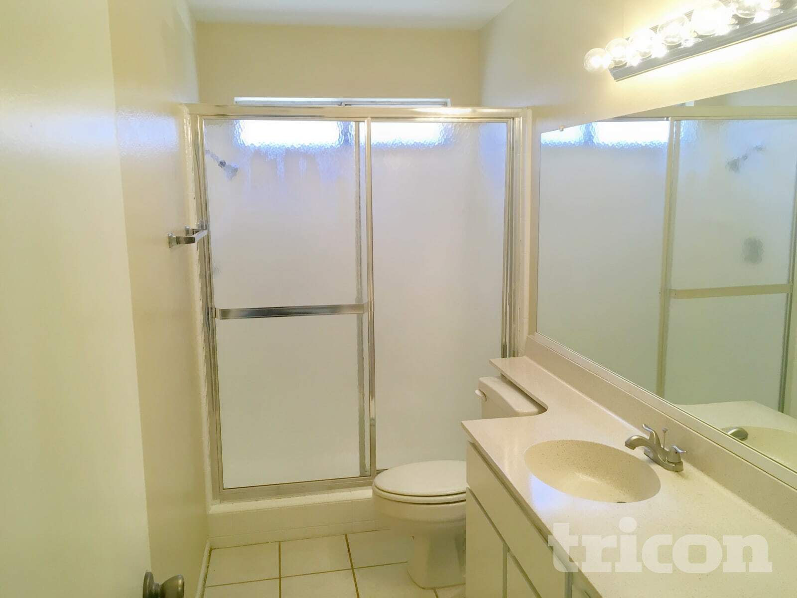 Building Photo - 5819 W Grovers Ave