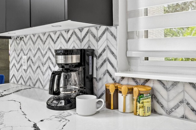 Building Photo - 318 S Burlingame Ave