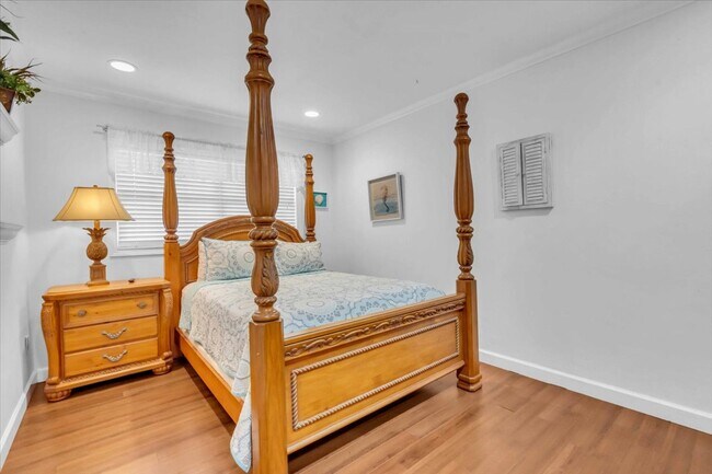 Building Photo - 2732 Valencia Dr