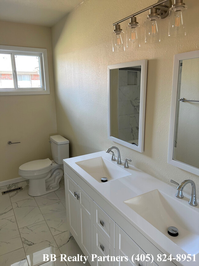 Building Photo - 2718 S Richmond Ave