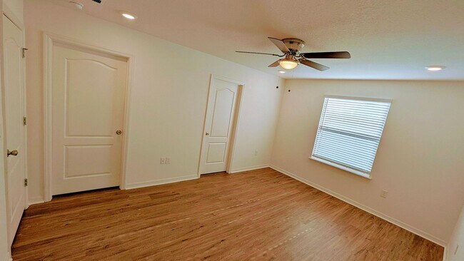 Building Photo - BEAUTIFUL 3-BEDROOM, 3-BATHROOM LUXURY TOW...