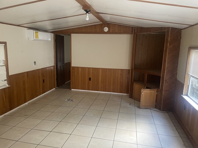Building Photo - 17 Fleetwood Cir