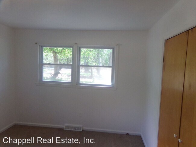 Building Photo - 2 br, 1 bath House - 15711 S. Crater Rd.