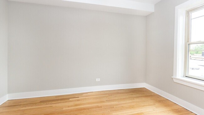 Building Photo - Stunning 1 bed 1 bath in the Lincoln Square area