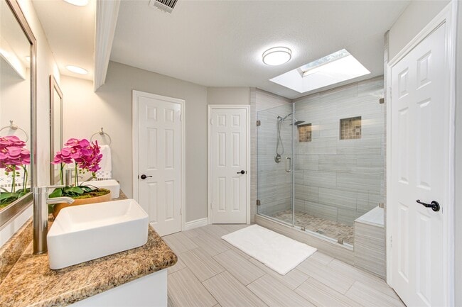 Building Photo - 1535 Hannington Dr