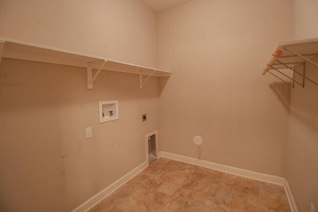 Building Photo - 7413 Rosedown Dr