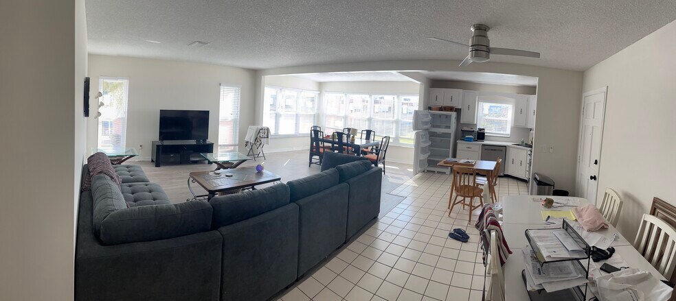 Building Photo - 213 Buttonwood Cir