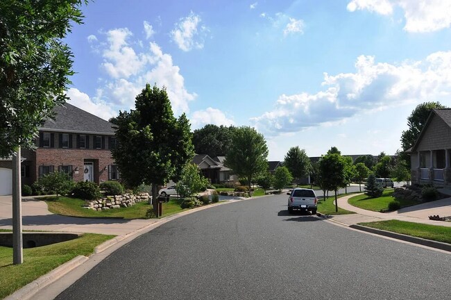 Building Photo - 4627 Sunburst Dr