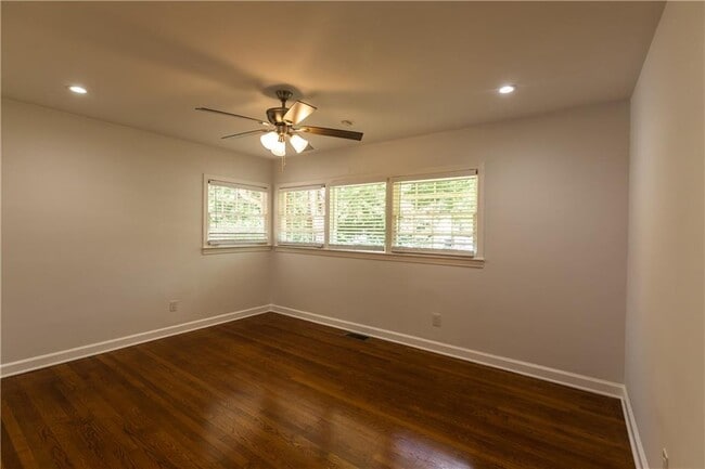 Building Photo - 1392 Lively Ridge Rd NE