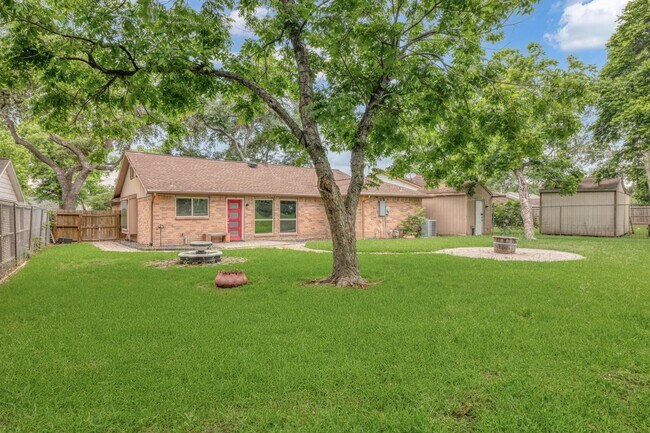 Building Photo - 638 Fair Oak Dr