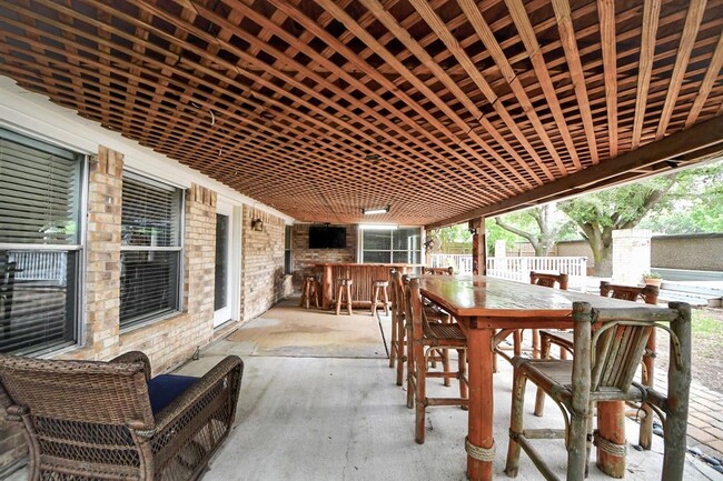 Building Photo - 2015 Dawn Crest Ct