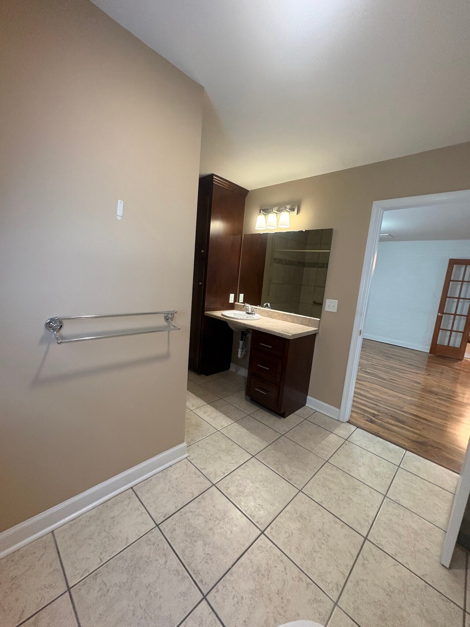 MBR Bath - 2904 Norfolk St
