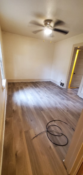 Building Photo - 423 3rd St W