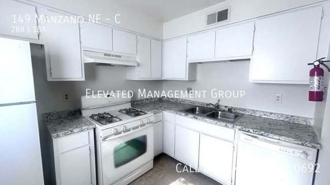 Building Photo - 149 Manzano St NE